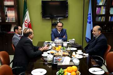 جلسه رئیس دانشگاه با حاج آقا بیانی